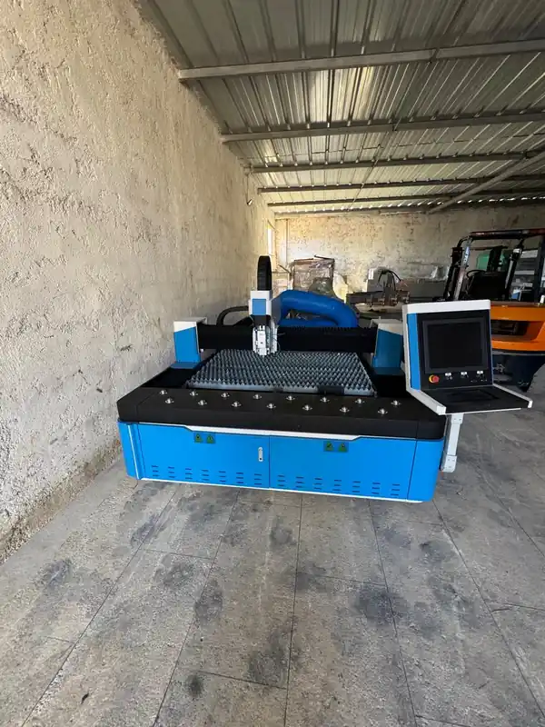 Machine découpe laser fibre installée par CNC Nour au Maroc