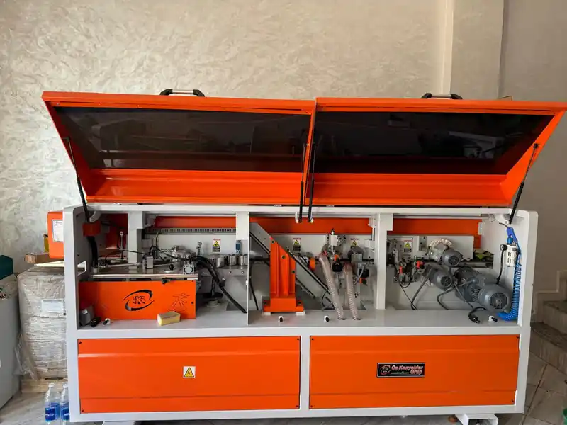 Plaqueuse de chants automatique pour menuiserie au Maroc