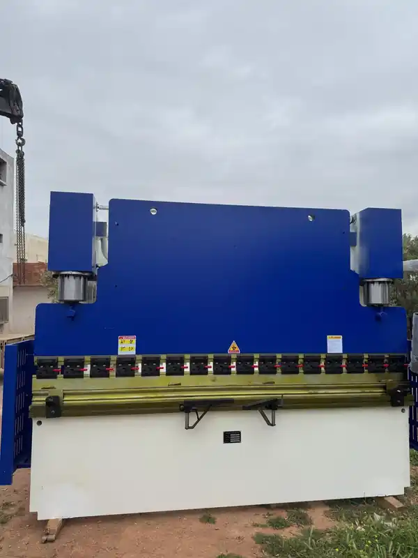 Presse plieuse hydraulique CNC 200 tonnes au Maroc
